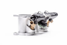 Load image into Gallery viewer, Radium Engineering Part Number RAD20-0567-02 Top Feed Fuel Rail for Subaru EJ Engines