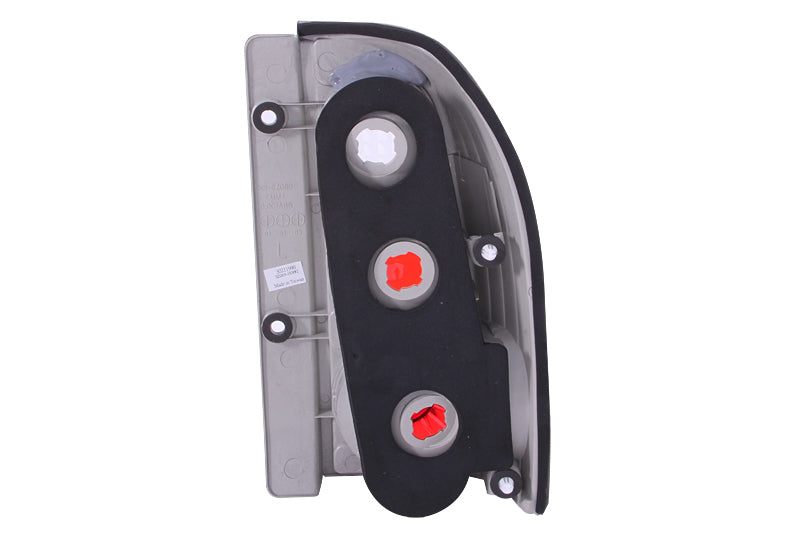 ANZO 1999-2004 Suzuki Grand Vitara Tail Light Assembly with Clear Lens and Chrome Housing - Pair