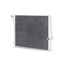 Load image into Gallery viewer, Mishimoto Performance Aluminum Radiator for BMW E46 1999-2006 3-Series (Part Number: misMMRAD-E46-323)