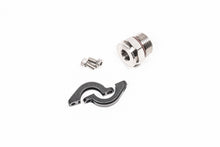 Load image into Gallery viewer, Radium Engineering 8AN ORB to Toyota Fuel Pressure Sensor Fitting - Part #rad20-0663