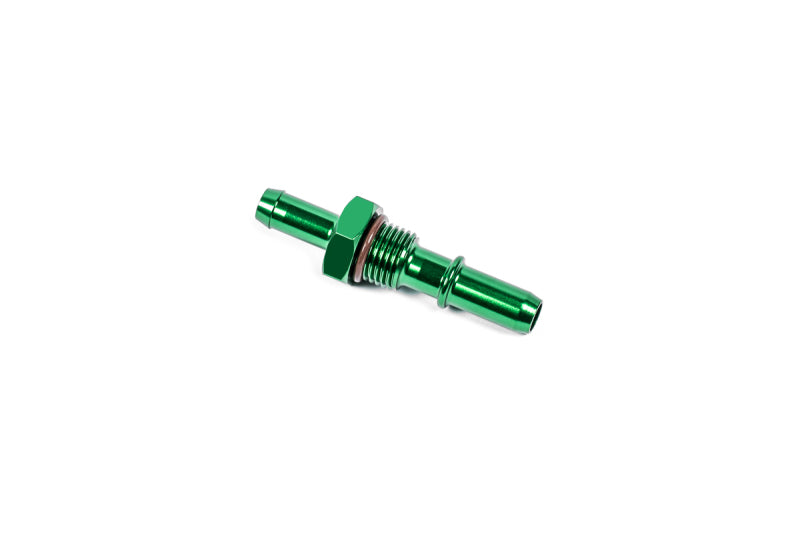 Radium Engineering 6AN Orb Bulkhead Fitting with 3/8in SAE Male to 5/16in Hose Barb - Green Anodized Aluminum